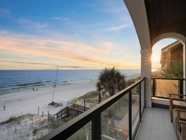 Beachfront Luxury Six Bedroom Vacation Rental in Destin with Rooftop Pool